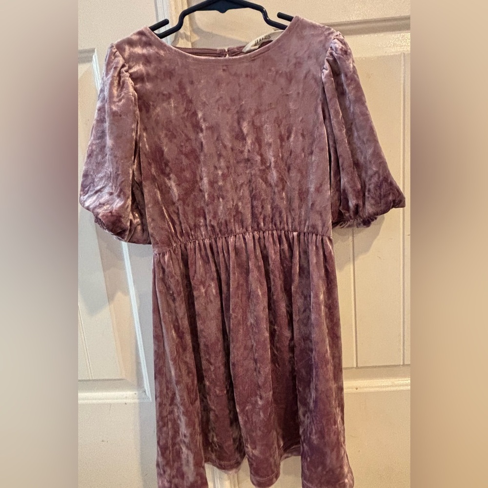 H & M lavender velour dress with elastic sleeves. Size 4/6.